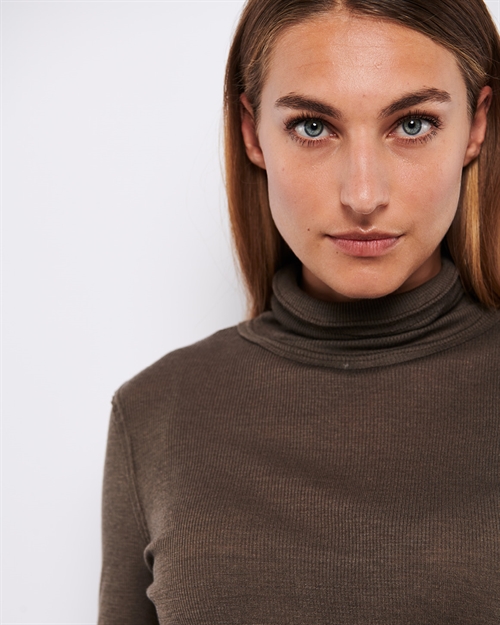 Marie Turtleneck Brun