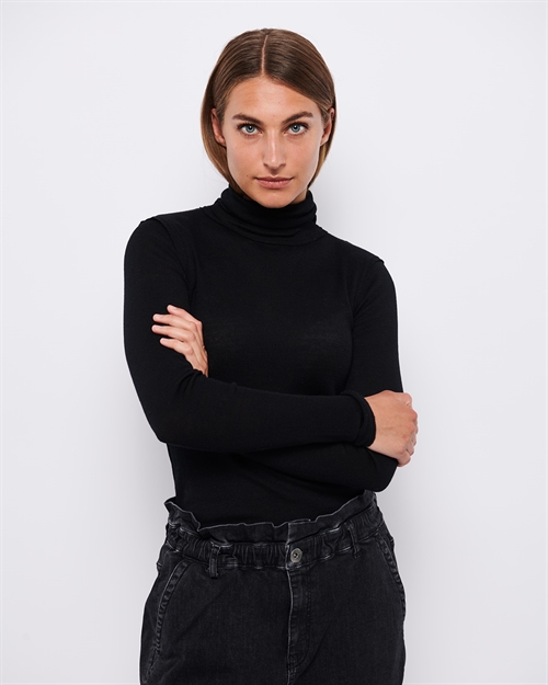 Marie Turtleneck Sort